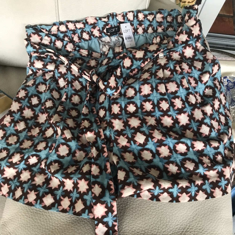 NWOT Loft shorts ruffle waist/tie geometric patterned blue brown ivory colors